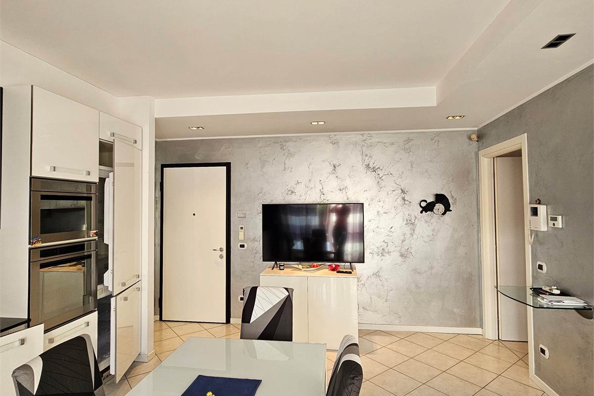 Trilocale recente con riscaldamento a pavimento e grande box doppio