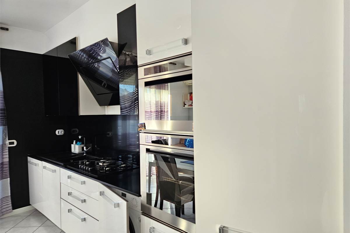 Trilocale recente con riscaldamento a pavimento e grande box doppio