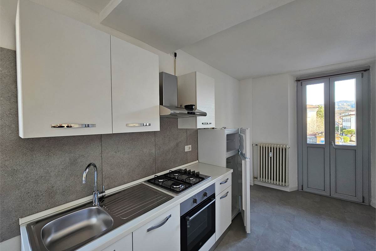 Appartamento Ristrutturato e Arredato in Affitto in Via Dante