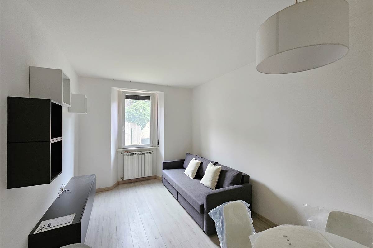 Appartamento ristrutturato e arredato a nuovo in zona tranquilla e servita