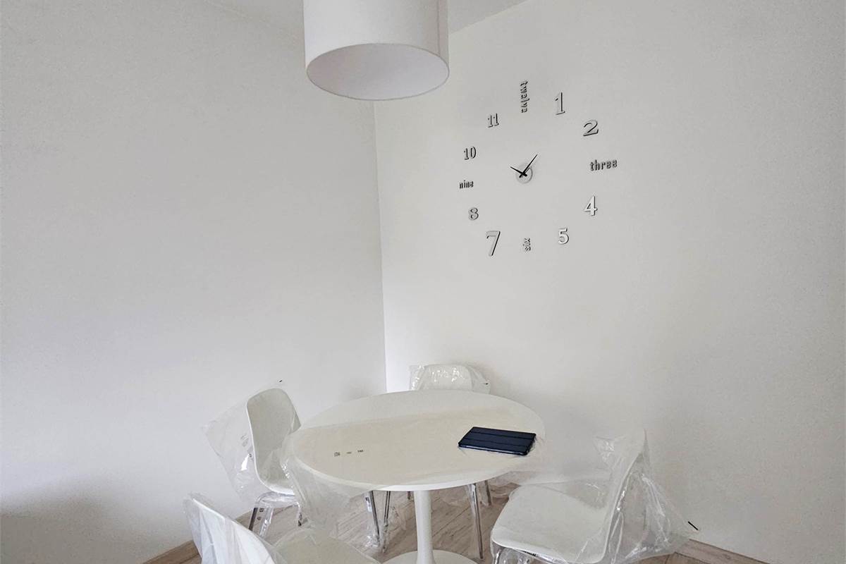 Appartamento ristrutturato e arredato a nuovo in zona tranquilla e servita