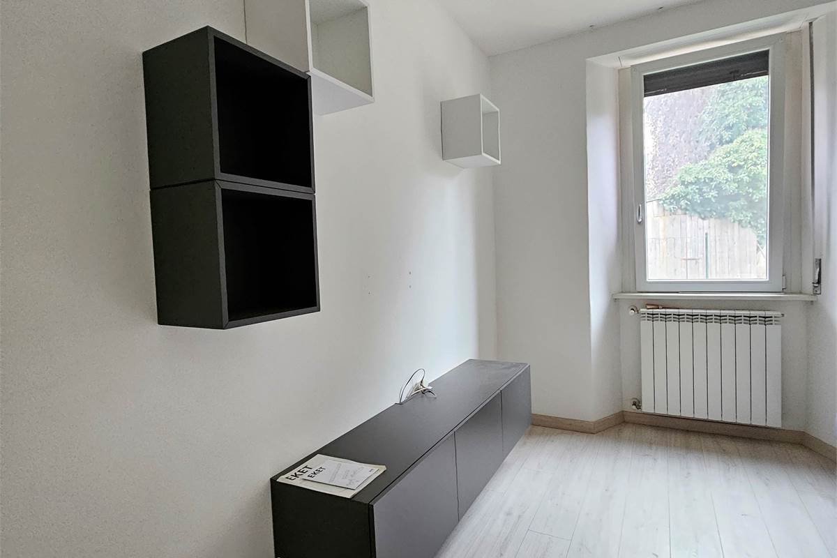 Appartamento ristrutturato e arredato a nuovo in zona tranquilla e servita