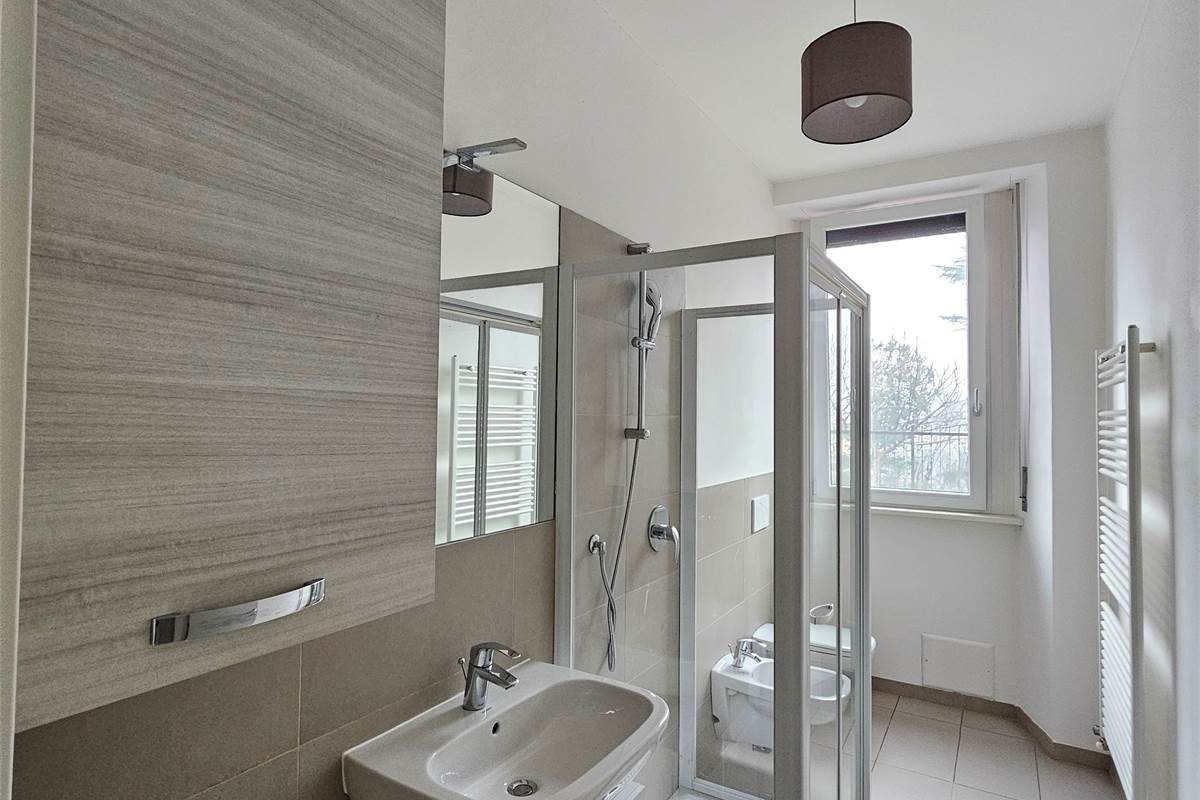 Appartamento ristrutturato e arredato a nuovo in zona tranquilla e servita