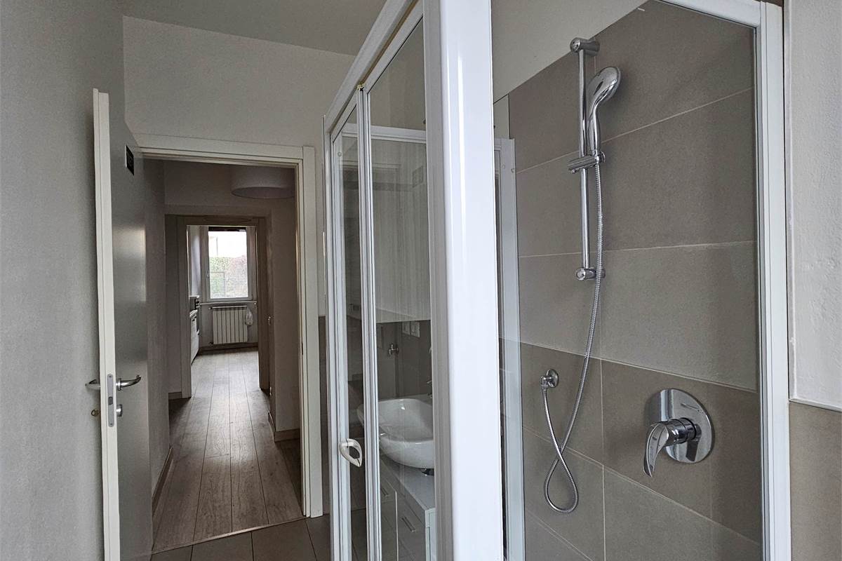 Appartamento ristrutturato e arredato a nuovo in zona tranquilla e servita