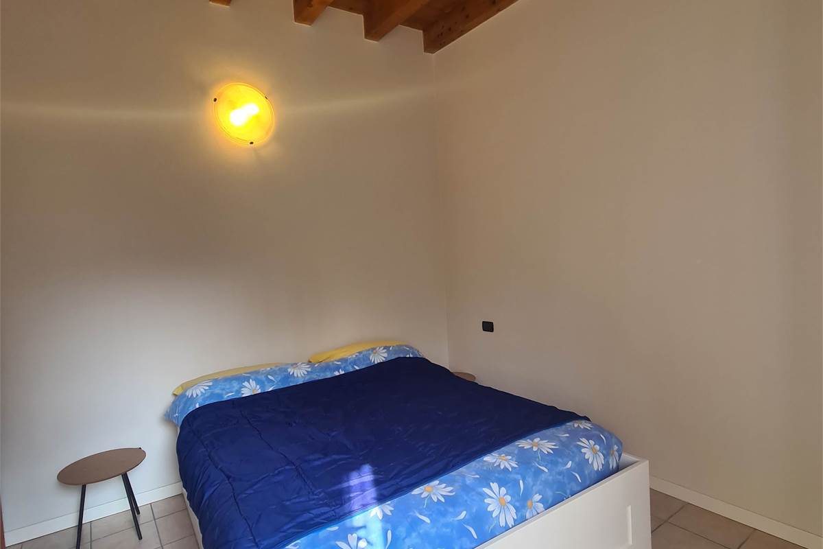 Ampio bilocale con giardino, cantina e posto auto