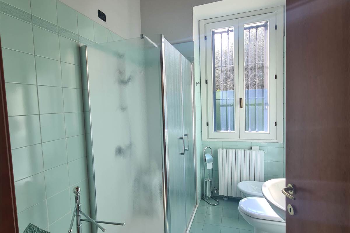 Ampio bilocale con giardino, cantina e posto auto