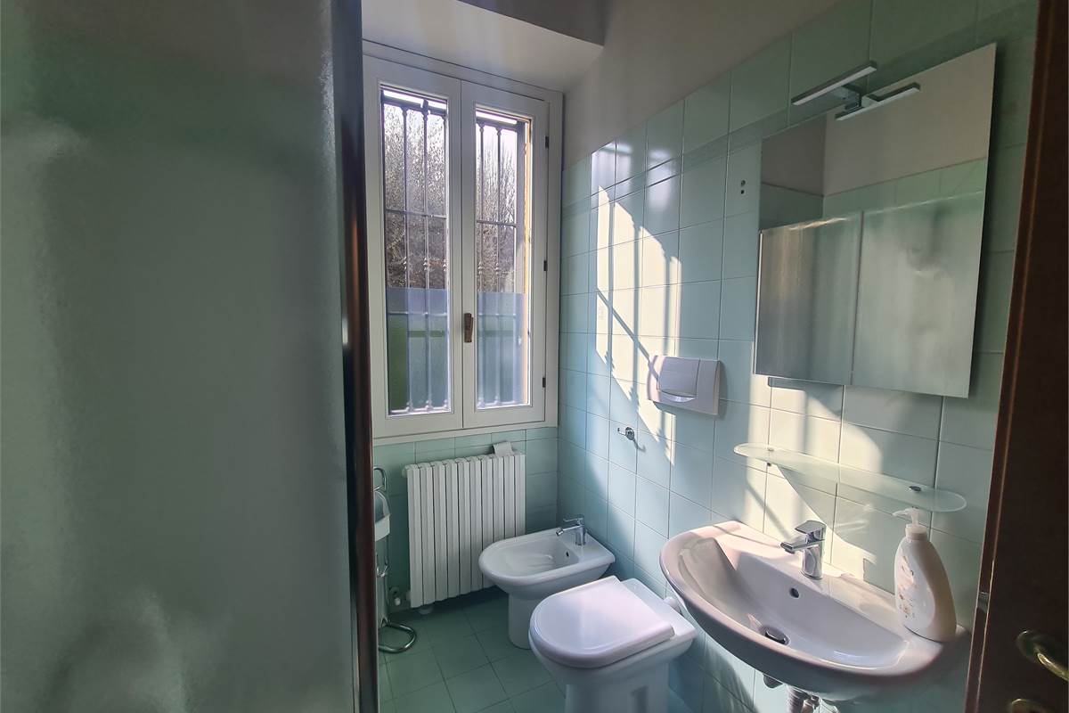 Ampio bilocale con giardino, cantina e posto auto