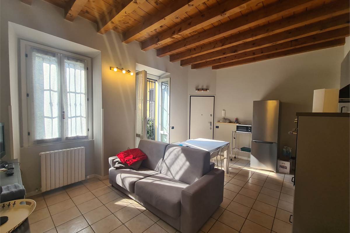 Ampio bilocale con giardino, cantina e posto auto