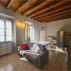 Ampio bilocale con giardino, cantina e posto auto