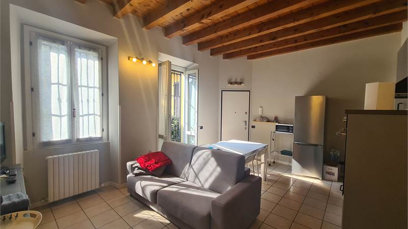 Ampio bilocale con giardino, cantina e posto auto