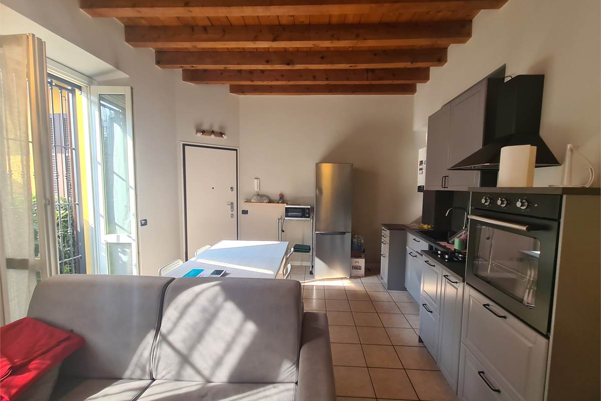 Ampio bilocale con giardino, cantina e posto auto