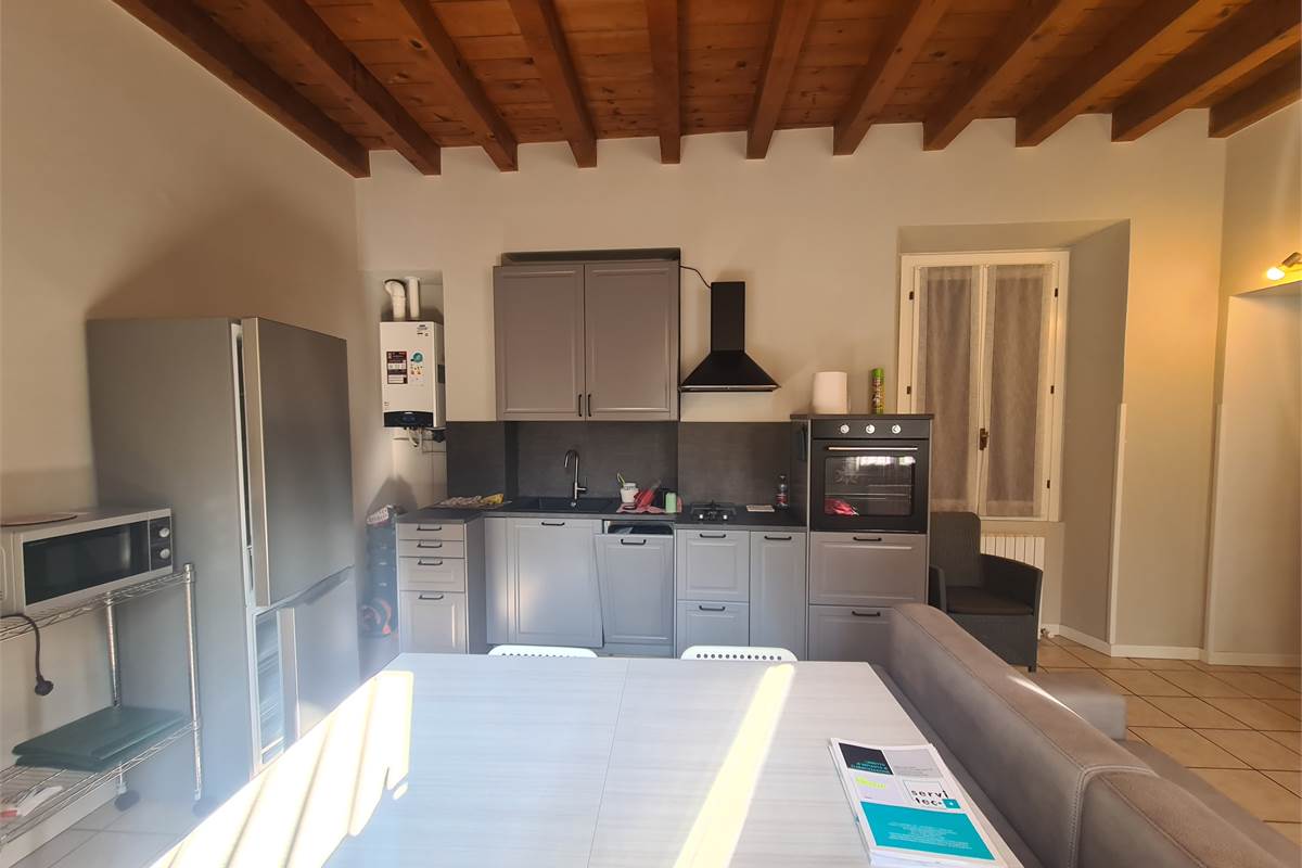 Ampio bilocale con giardino, cantina e posto auto