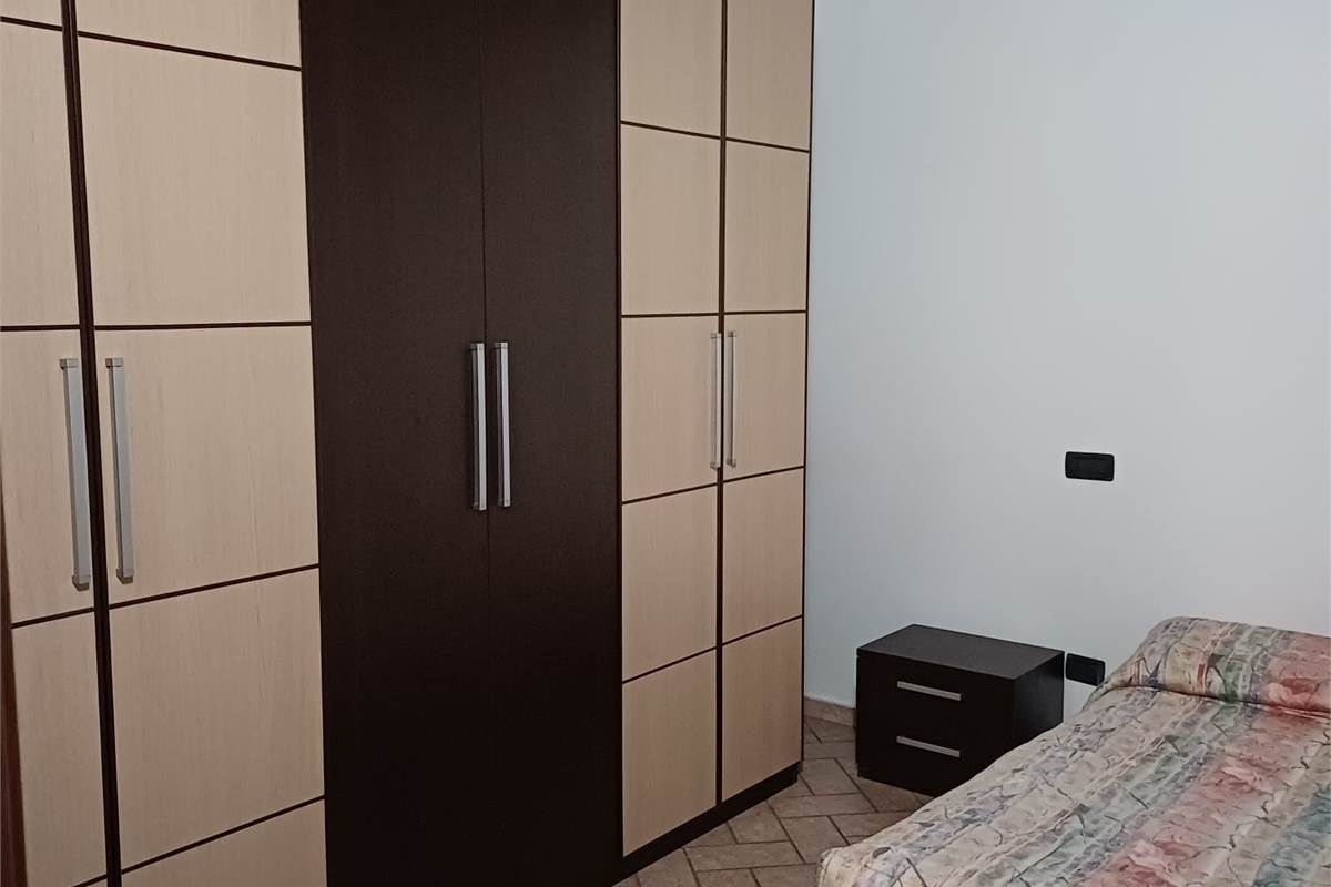 Appartamento nuovo con ampio terrazzo e box in zona servita