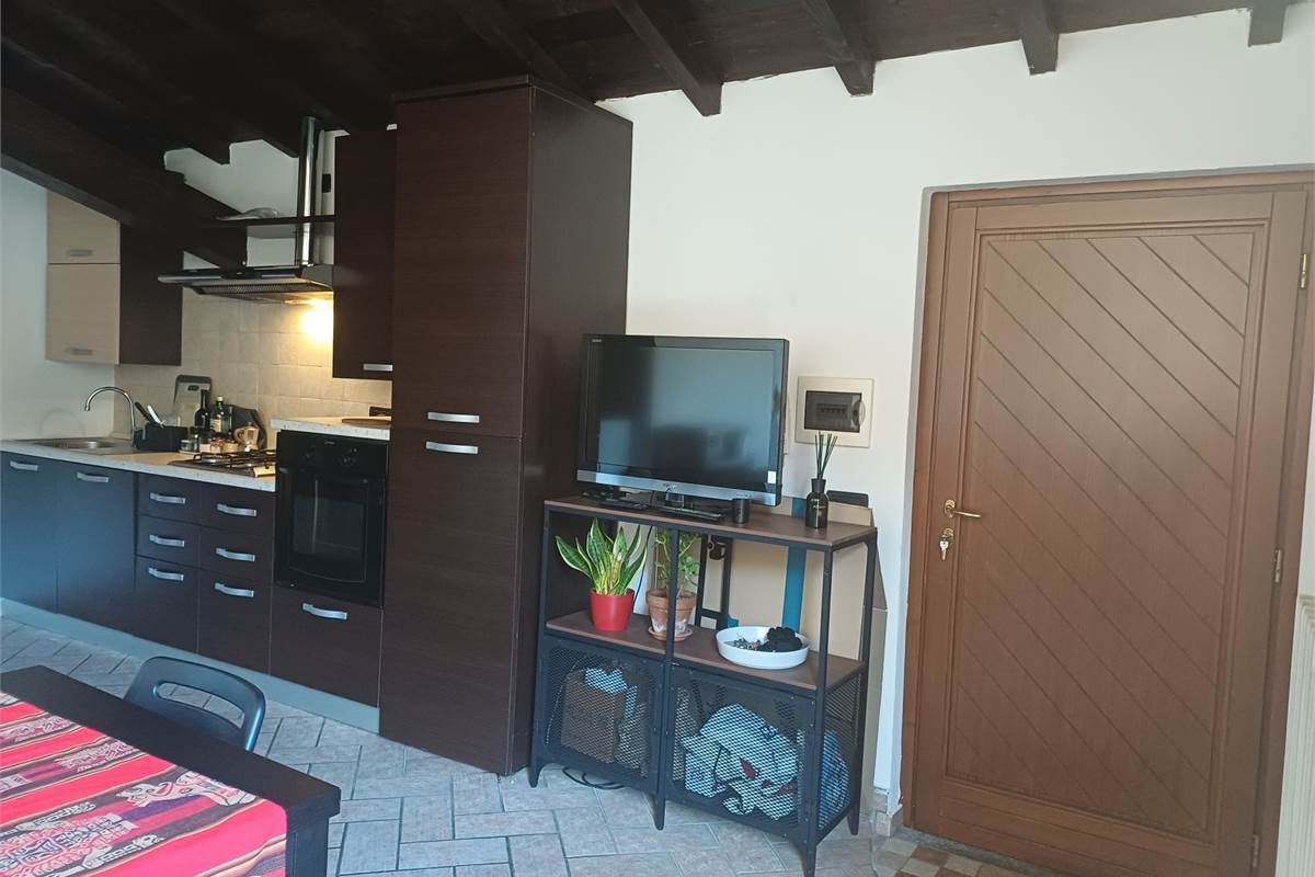 Appartamento nuovo con ampio terrazzo e box in zona servita