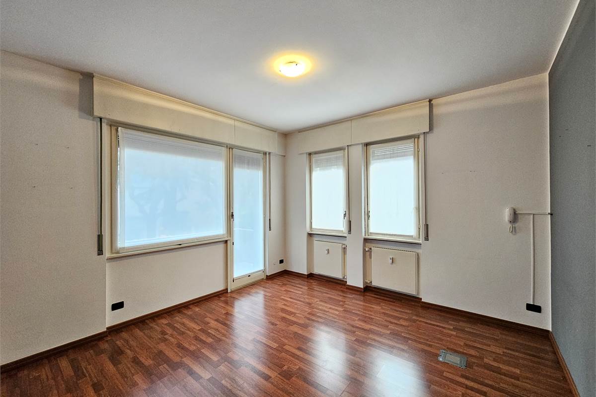 Ufficio di rappresentanza fronte lago in palazzo signorile