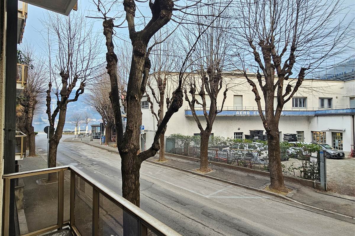 Ufficio di rappresentanza fronte lago in palazzo signorile