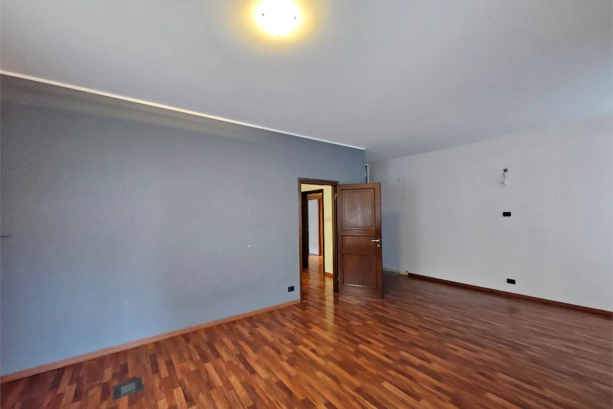 Ufficio di rappresentanza fronte lago in palazzo signorile