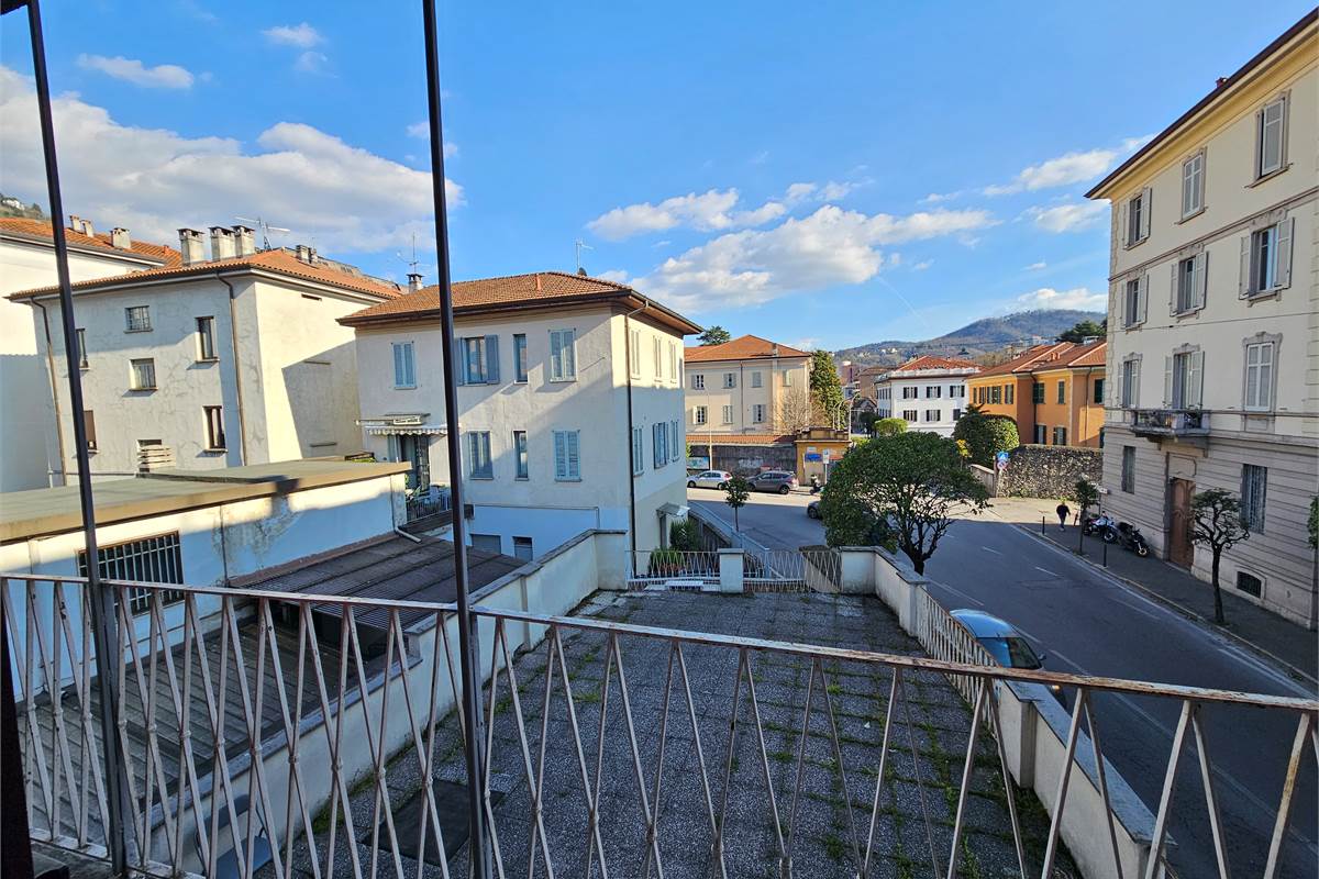 Appartamento Ristrutturato e Arredato in Affitto in Via Dante