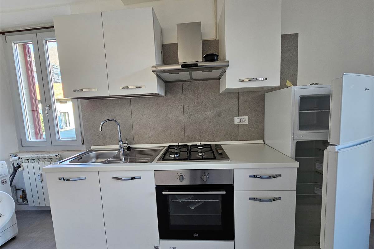 Appartamento Ristrutturato e Arredato in Affitto in Via Dante