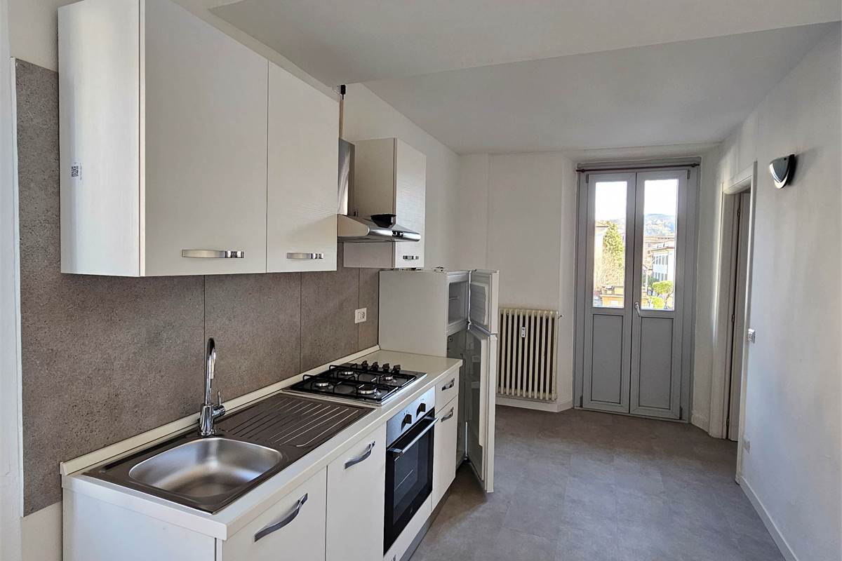 Appartamento Ristrutturato e Arredato in Affitto in Via Dante