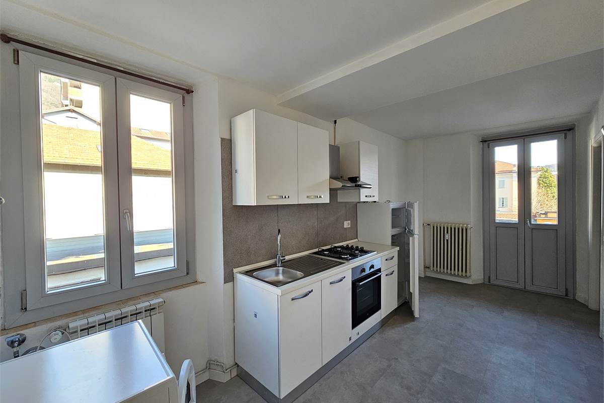 Appartamento Ristrutturato e Arredato in Affitto in Via Dante