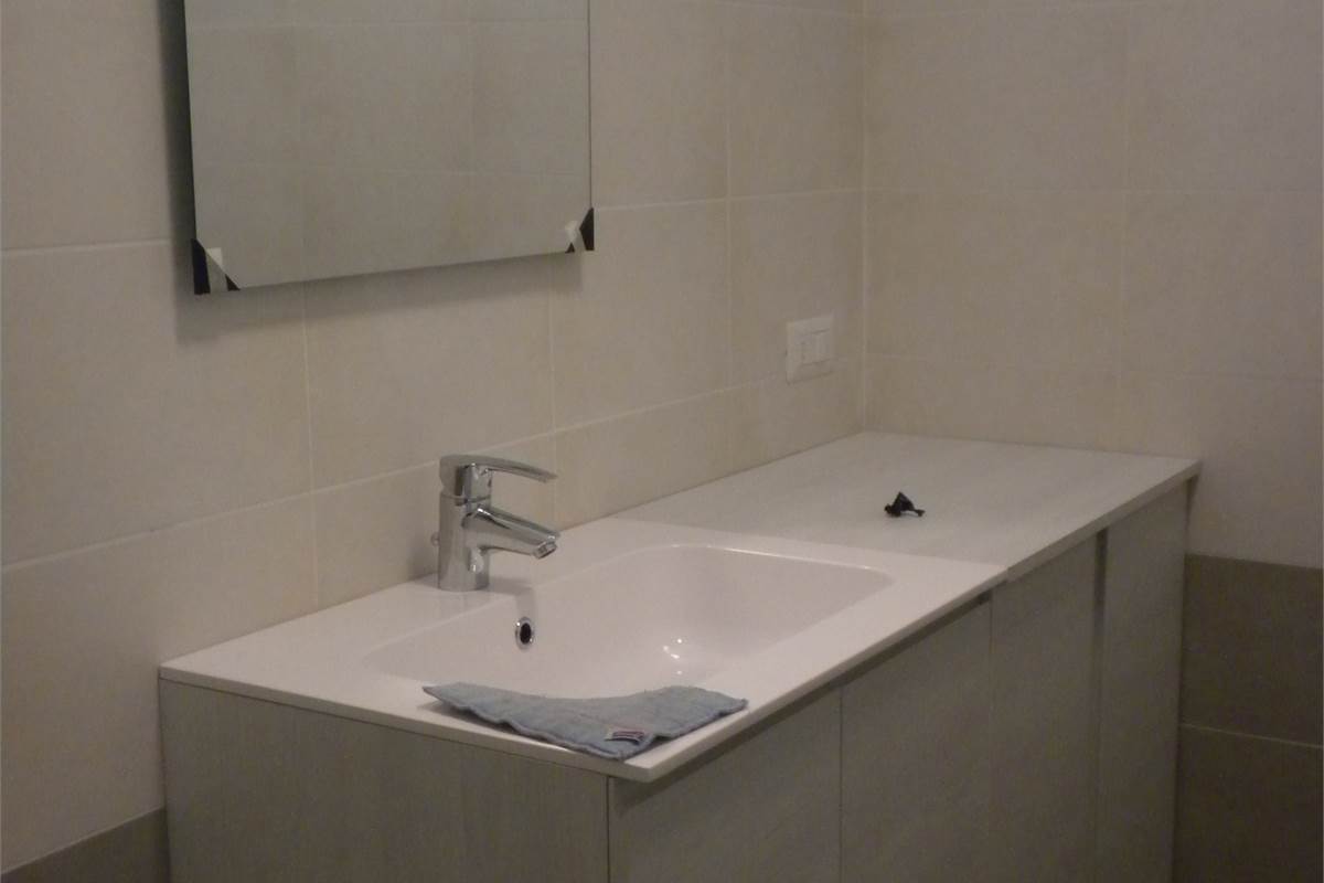 Bilocale luminoso con balcone e box in contesto tranquillo con ascensore