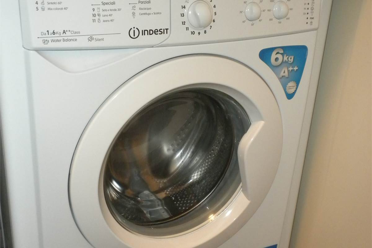 Bilocale luminoso con balcone e box in contesto tranquillo con ascensore