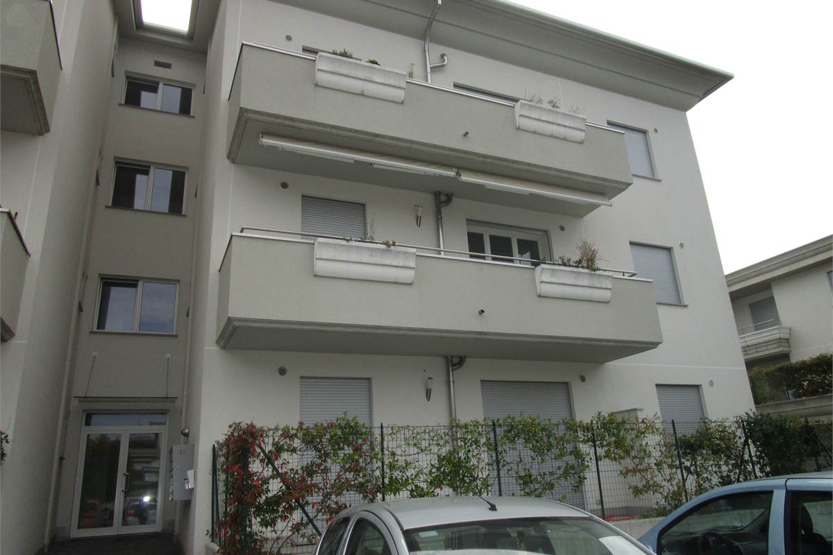 Bilocale luminoso con balcone e box in contesto tranquillo con ascensore