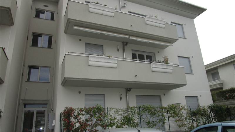 Bilocale luminoso con balcone e box in contesto tranquillo con ascensore