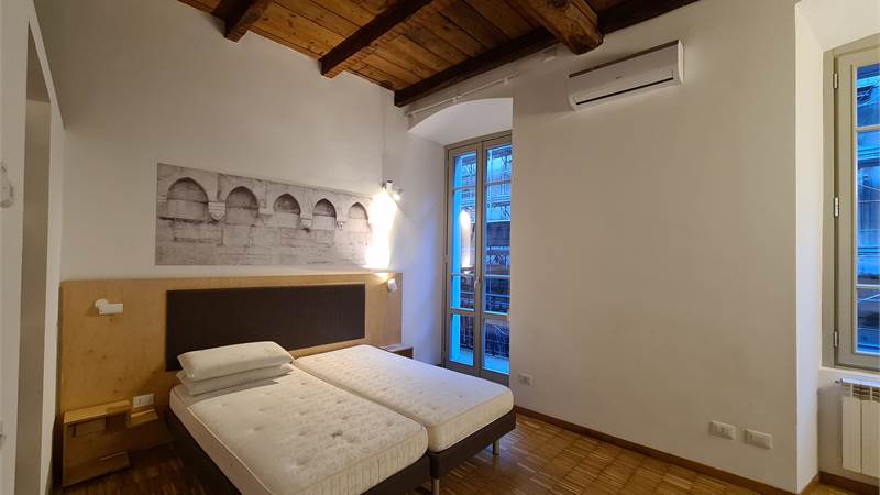  Monolocale con balconcino in centro storico a due passi dal lago