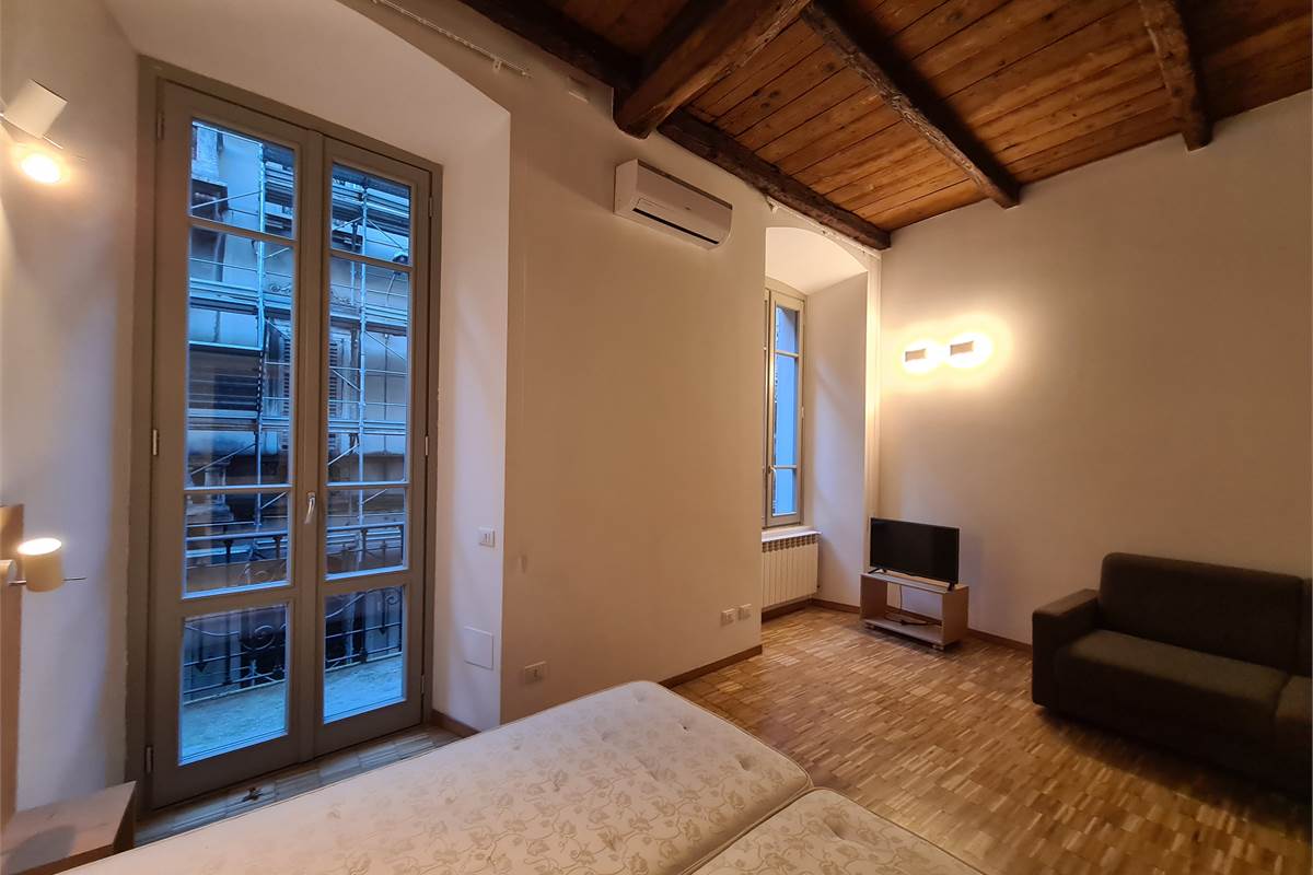  Monolocale con balconcino in centro storico a due passi dal lago