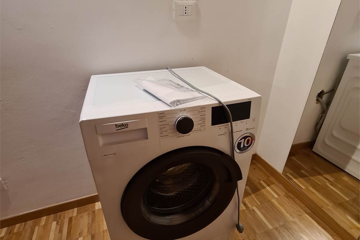  Monolocale con balconcino in centro storico a due passi dal lago