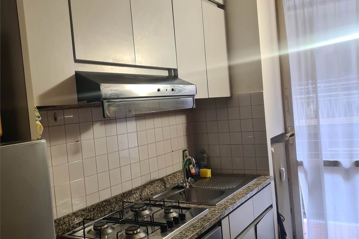 Bilocale arredato e luminoso con balcone in contesto curato