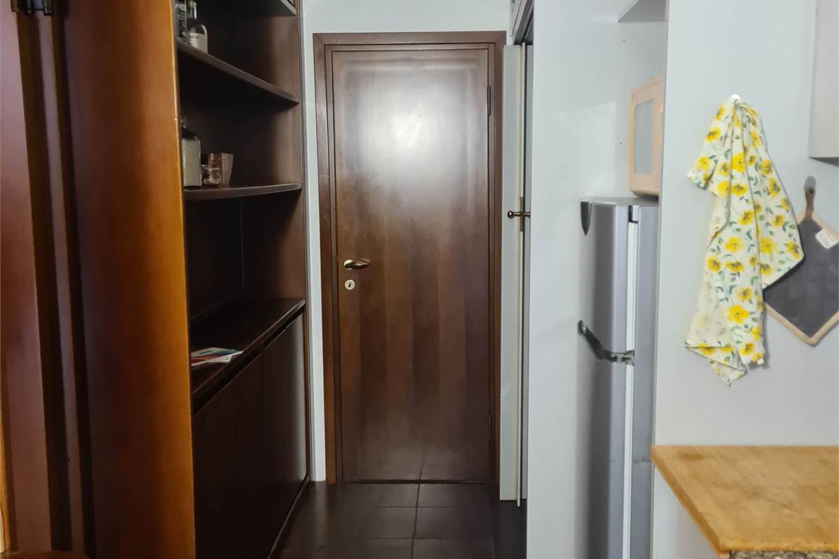 Bilocale arredato e luminoso con balcone in contesto curato