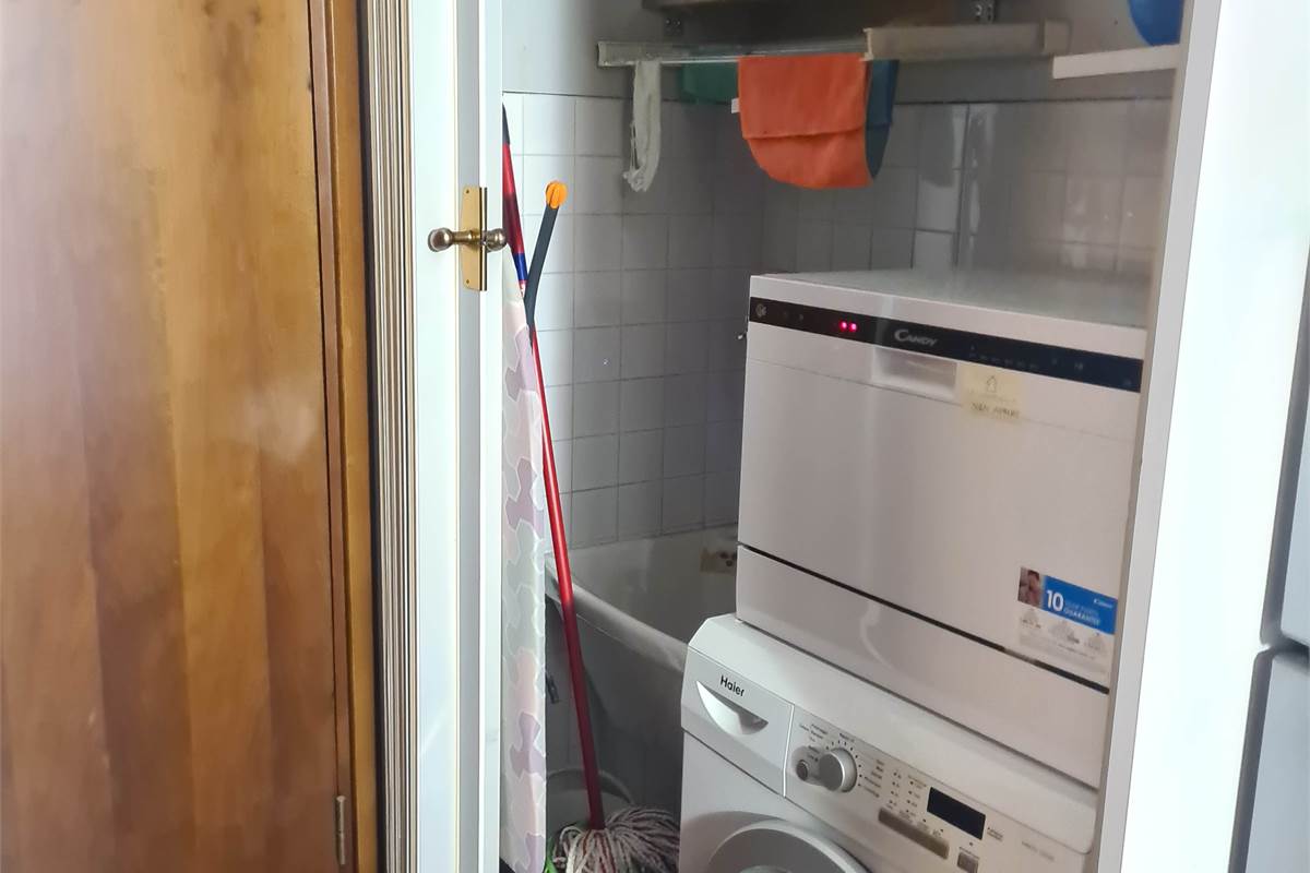 Bilocale arredato e luminoso con balcone in contesto curato