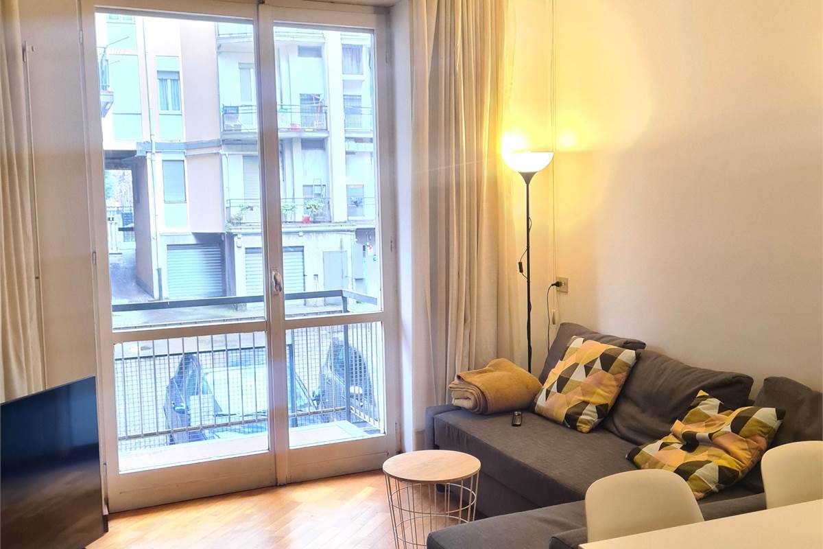 Bilocale arredato e luminoso con balcone in contesto curato
