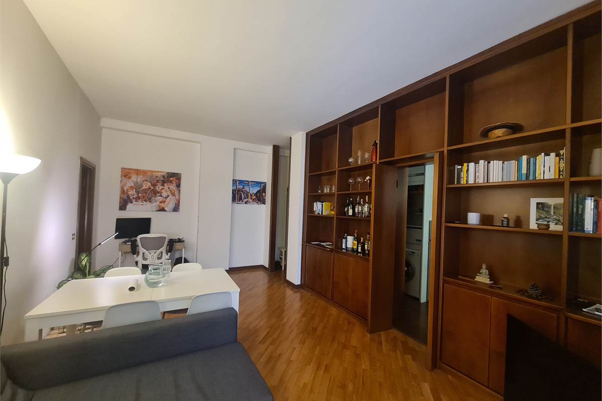 Bilocale arredato e luminoso con balcone in contesto curato