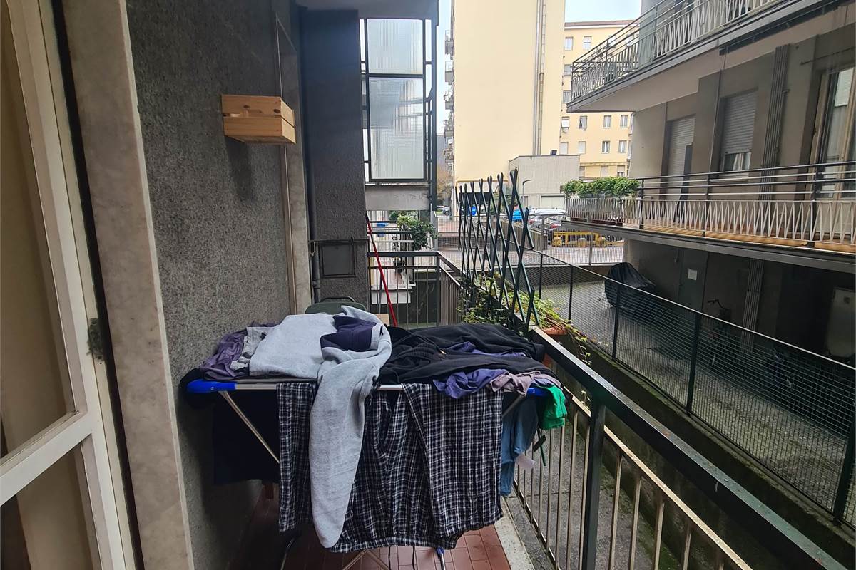 Bilocale arredato e luminoso con balcone in contesto curato