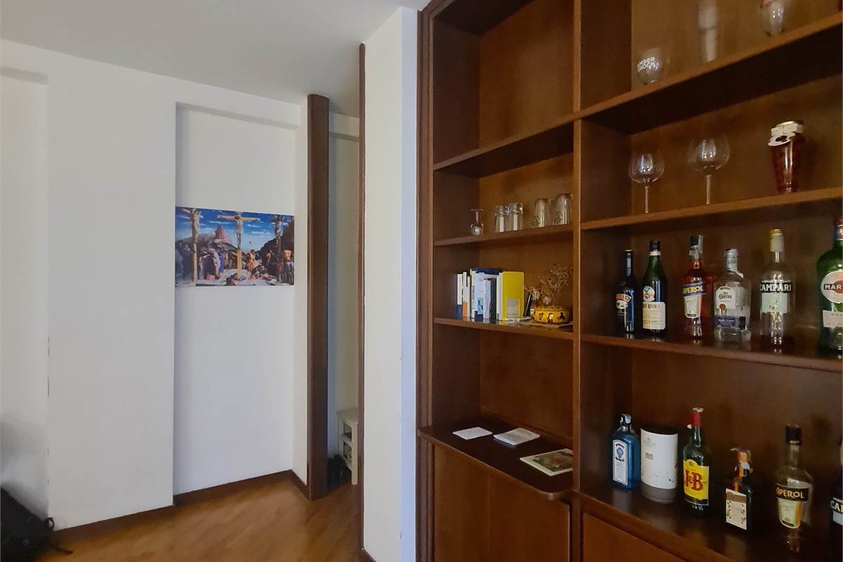 Bilocale arredato e luminoso con balcone in contesto curato