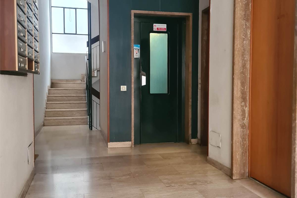 Bilocale arredato e luminoso con balcone in contesto curato