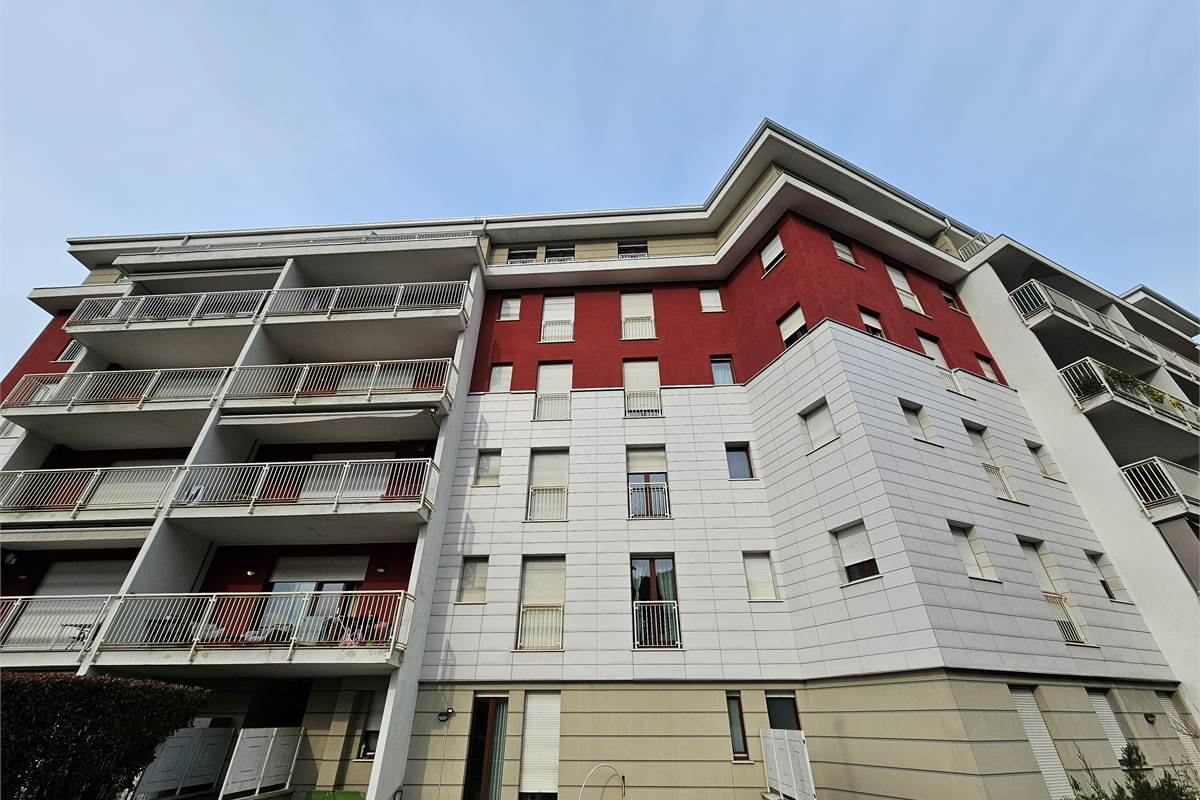 Splendido trilocale arredato con terrazzo e box doppio in zona strategica