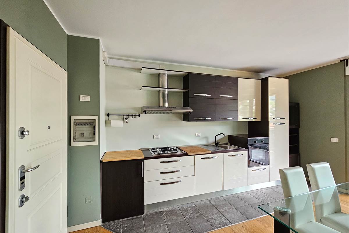 Splendido trilocale arredato con terrazzo e box doppio in zona strategica