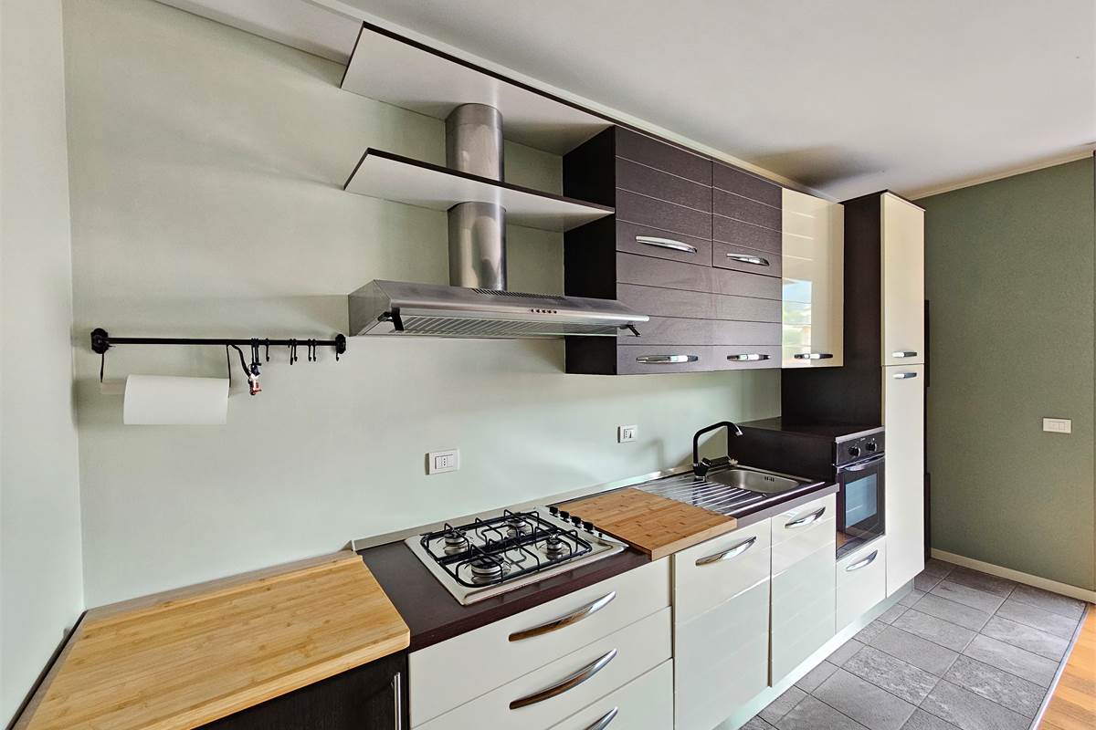 Splendido trilocale arredato con terrazzo e box doppio in zona strategica