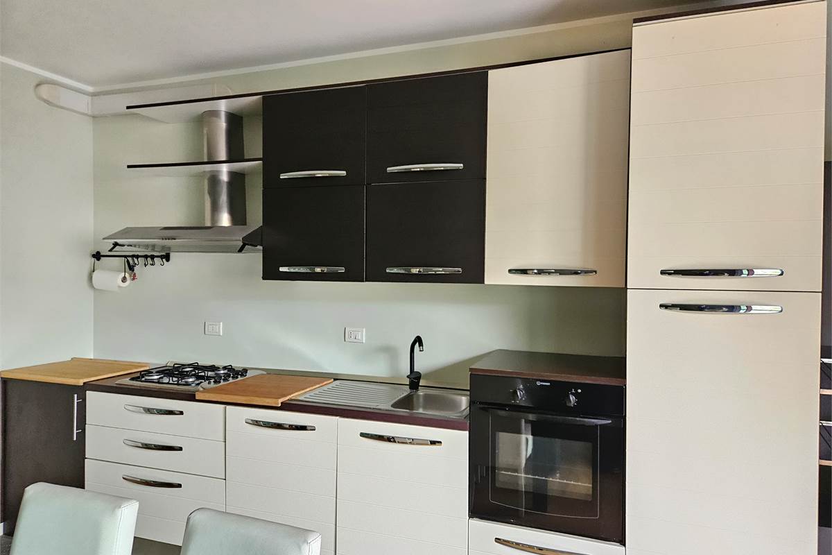 Splendido trilocale arredato con terrazzo e box doppio in zona strategica