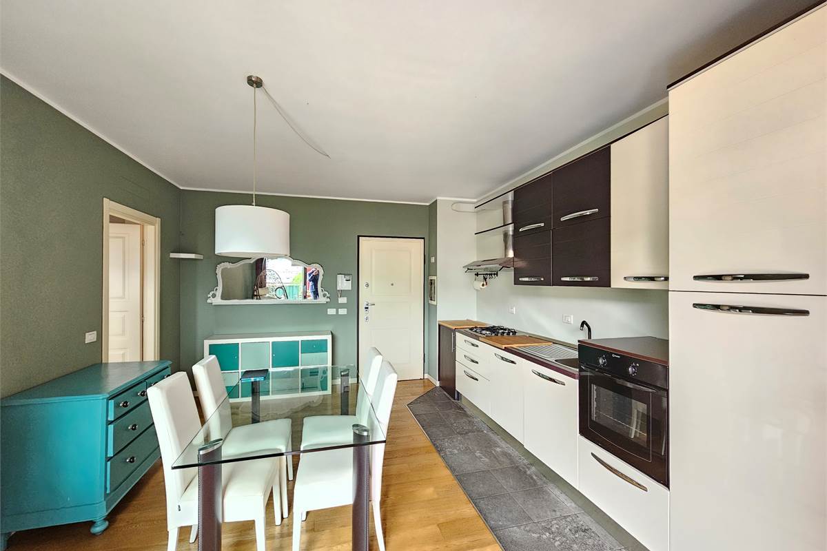 Splendido trilocale arredato con terrazzo e box doppio in zona strategica