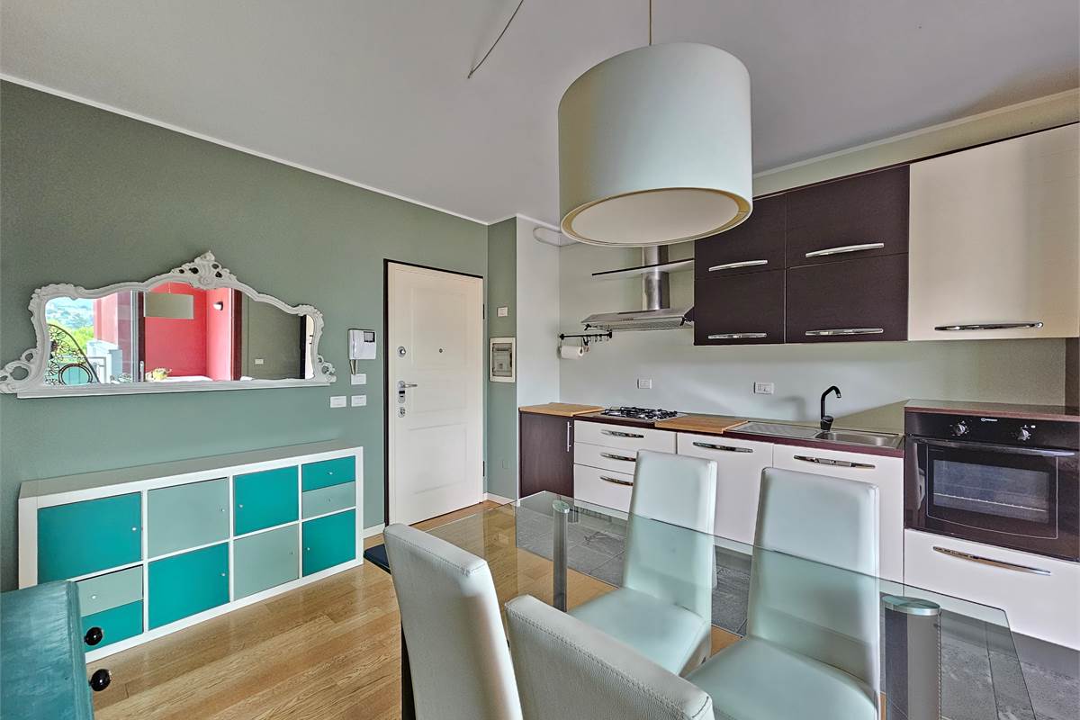 Splendido trilocale arredato con terrazzo e box doppio in zona strategica