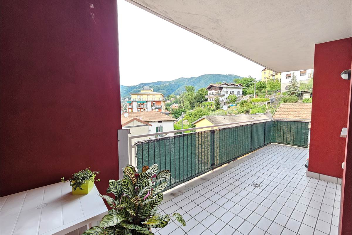Splendido trilocale arredato con terrazzo e box doppio in zona strategica