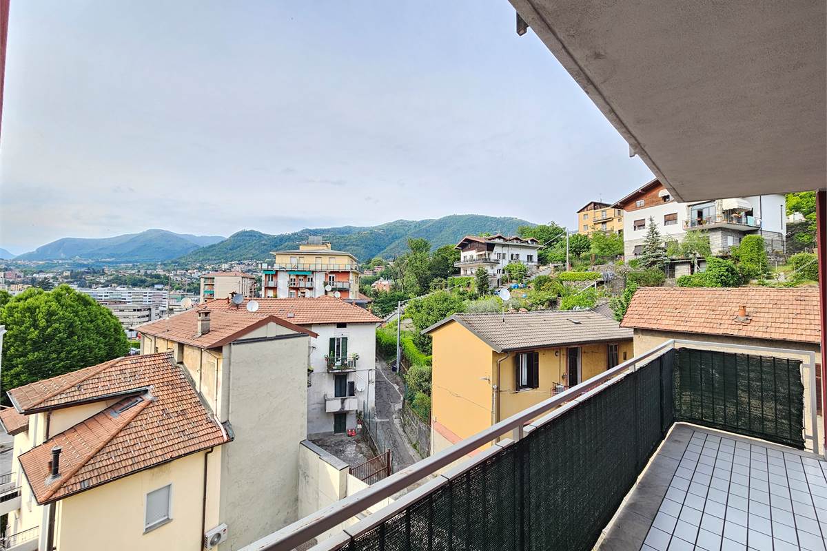Splendido trilocale arredato con terrazzo e box doppio in zona strategica