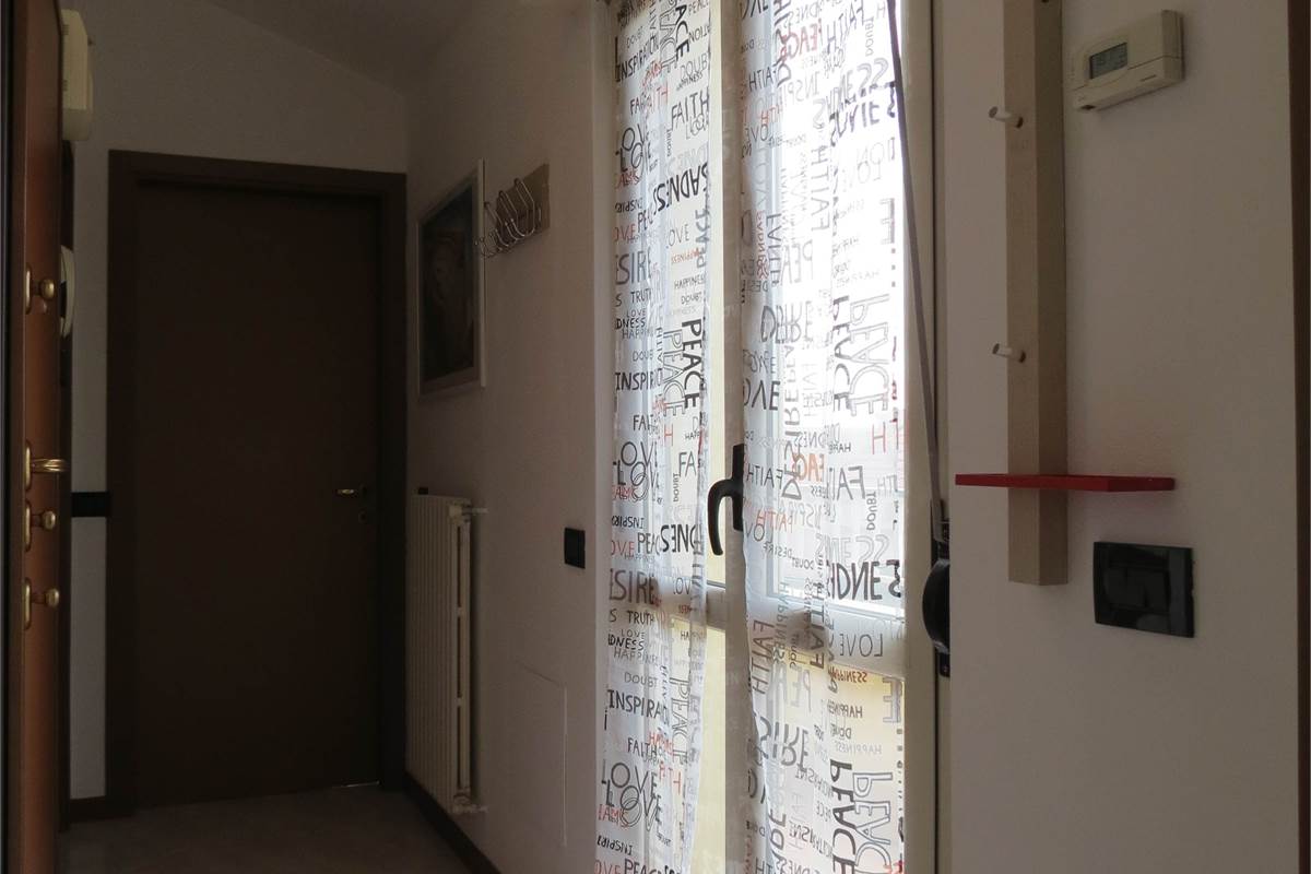 Accogliente appartamento arredato con balcone e box auto