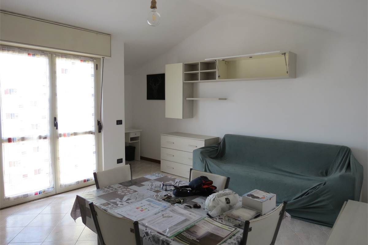 Accogliente appartamento arredato con balcone e box auto